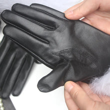 Load image into Gallery viewer, Leather X Fox Fur Touchscreen Glove
