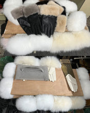 Load image into Gallery viewer, Leather X Fox Fur Touchscreen Glove
